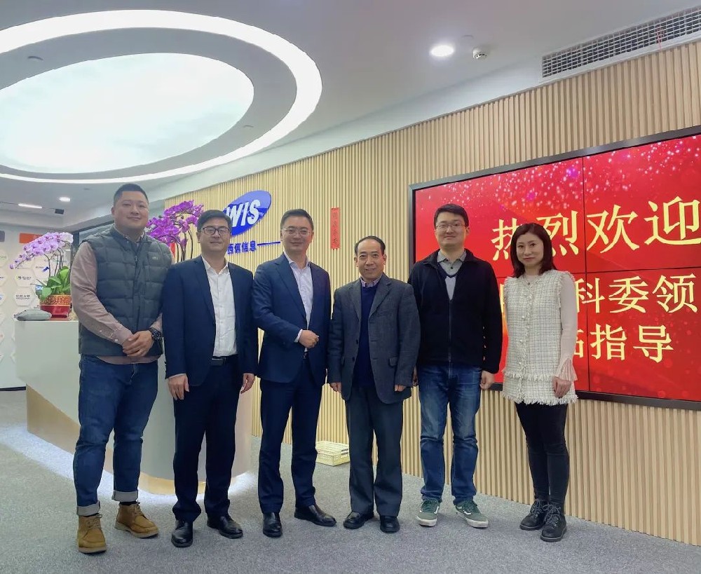 推动工业互联网的发展 —上海市、区各级领导及行业媒体莅临西信信息考察调研